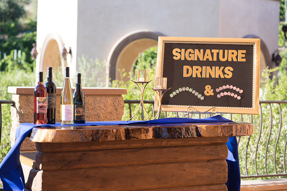 wonder-woman-meet-super-man-signature-drinks-signature-drinks-bar