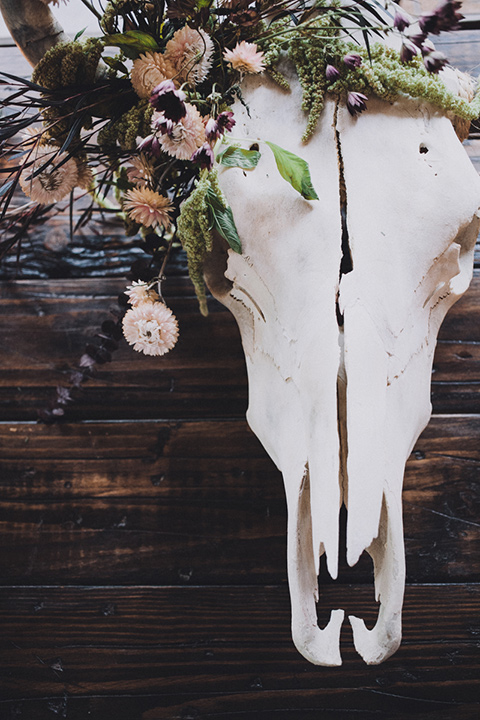 amanda-and-codys-wedding-at-the-1909-skull-decor