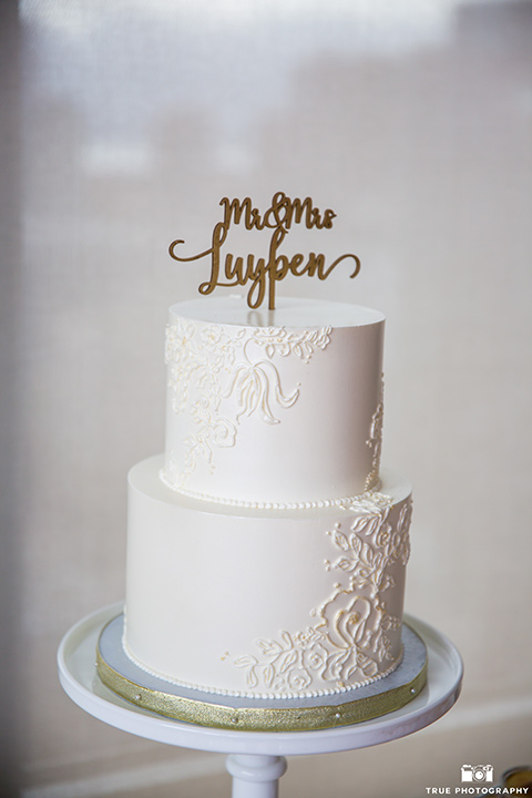 skybox-venue-wedding-cake