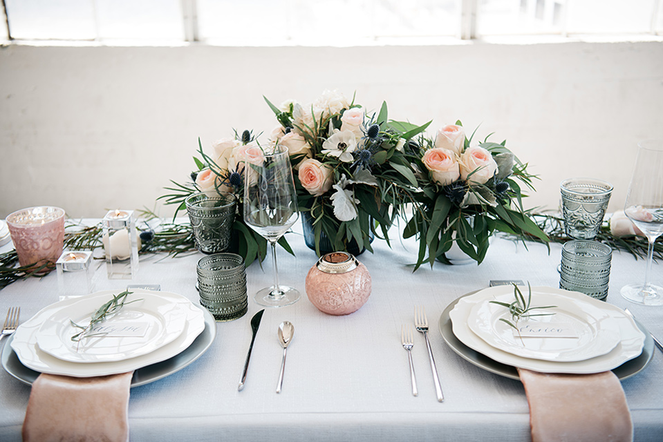 FD-Studios-florals-on-eating-table