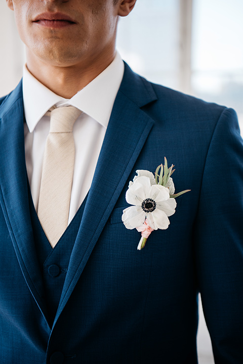 FD-Studios-groom-jacket-groom-in-a-dark-blue-suit-with-a-blush-long-tie