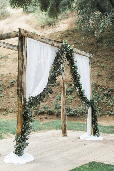 los-willows-wedding-ceremony-arch