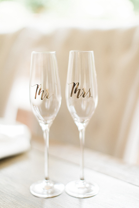 los-willows-wedding-champagne-glasses