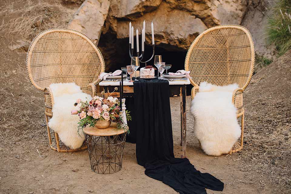 bronson-caves-elopement-shoot-wooden-chairs