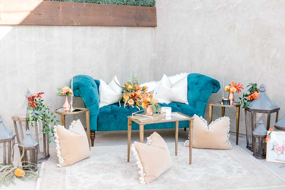 estate-on-second-shoot-blue-vintage-sofa-and-decor