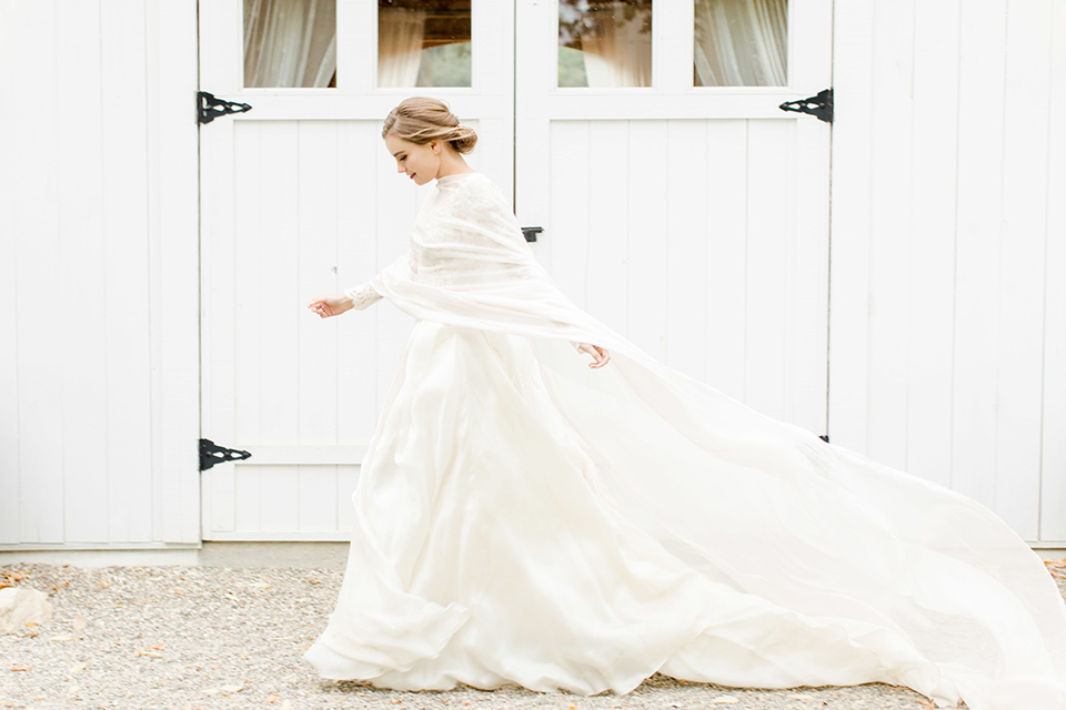 hammersky-editorial-shoot-bride-in-front-og-gate-bride-in-a-tulle-ballgown-with-lace-sleeves-and-high-neckline