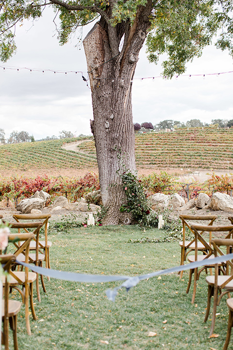 hammersky-editorial-shoot-ceremony-space-with-wooden-chairs-and-lush-florals