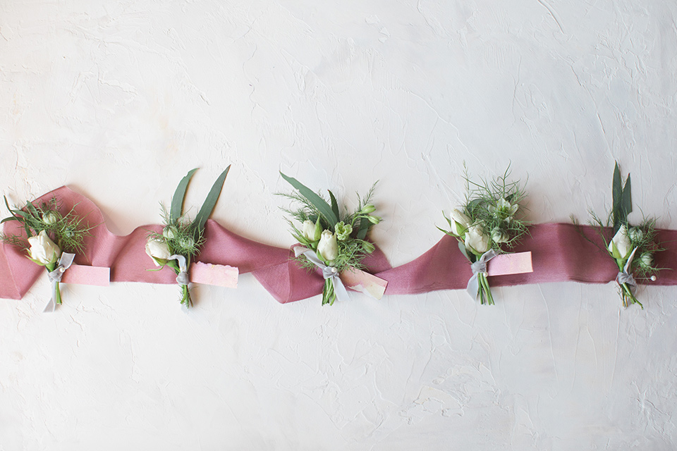 rockwood-shoot-boutionniere-simple-white-flowers-with-a-rose-colored-ribbon