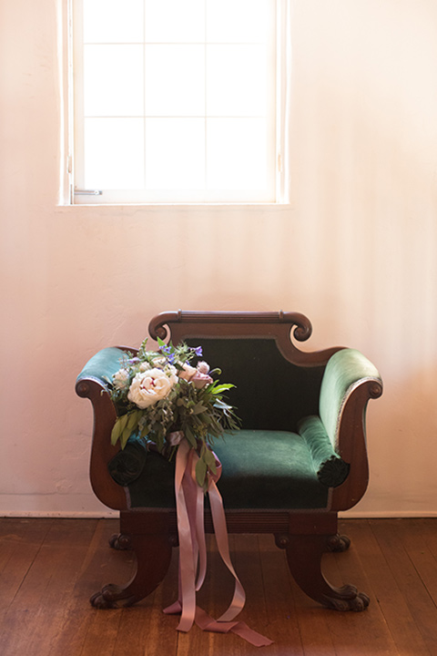 rockwood-shoot-chair-with-flowers-on-it-big-floral-bouquet-with-lush-greens-andale-pink-flowers