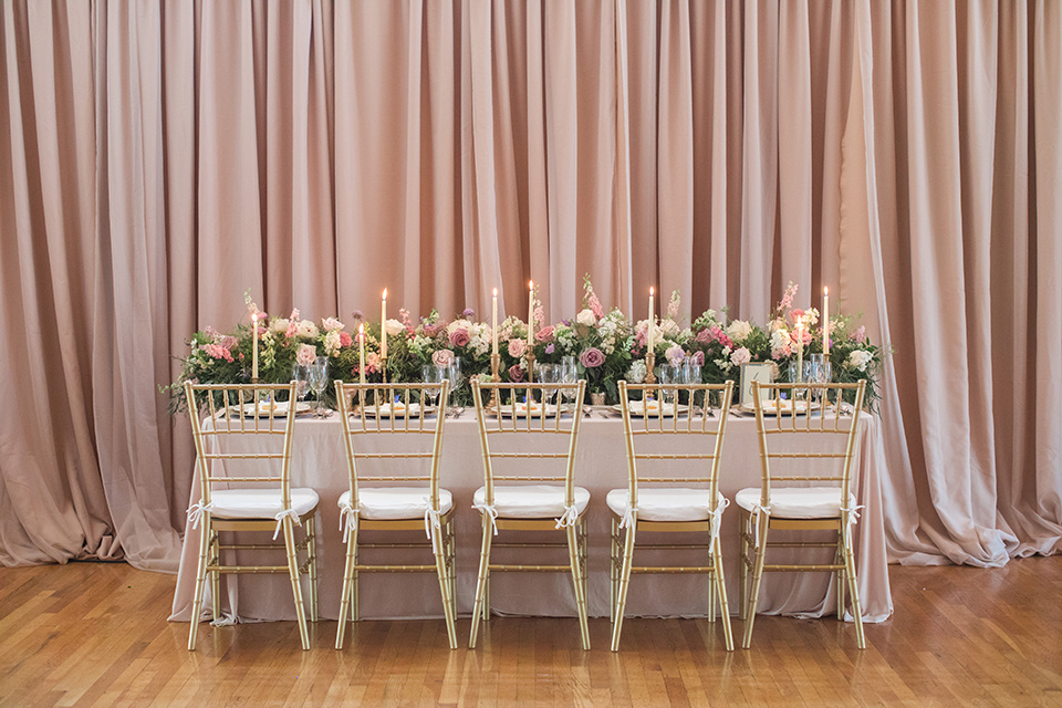 rockwood-shoot-table-set-up-blush-and-rose-colored-linens-with-soft-golds-and-creams-in-the-decor