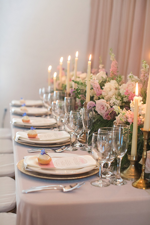 rockwood-shoot-table-setting-soft-golds-and-muted-tones-in-the-place-setting-with-hints-of-pale-blue-decor