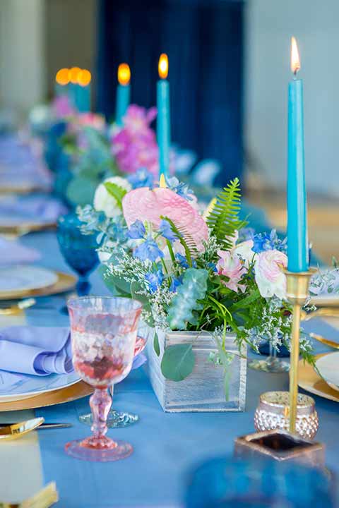 seapoint-bridal-shoot-candles-and-table-décor-bright-blue-inens-with-blue-candles-and-pink-accents