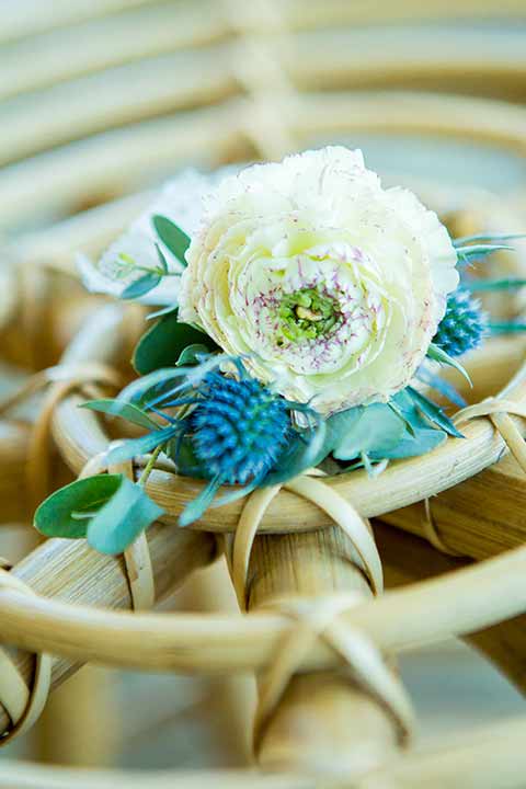 seapoint-bridal-shoot-close-up-on-boutinionniere