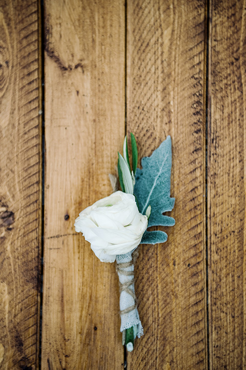 skypark-styled-shoot-boutonniere