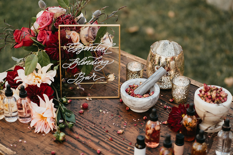 guest-ranch-table-with-florals-andties