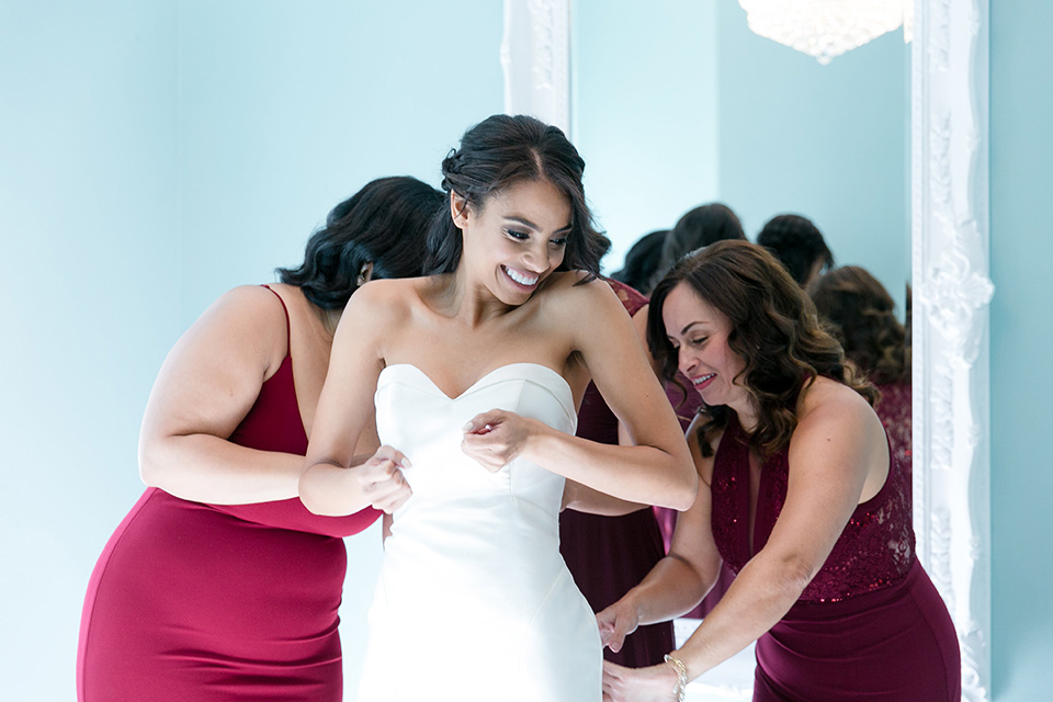 Villa-de-Amore-bride-getting-dressed