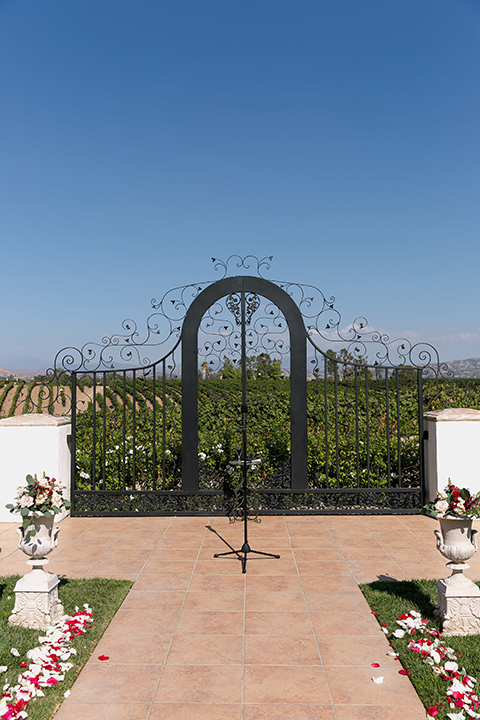 Villa-de-Amore-ceremony-decor-gate