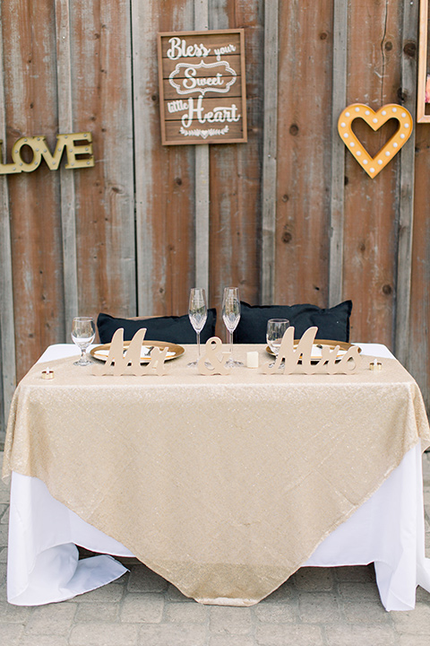 Burgundy-and-Blue-wedding-sweetheart-table