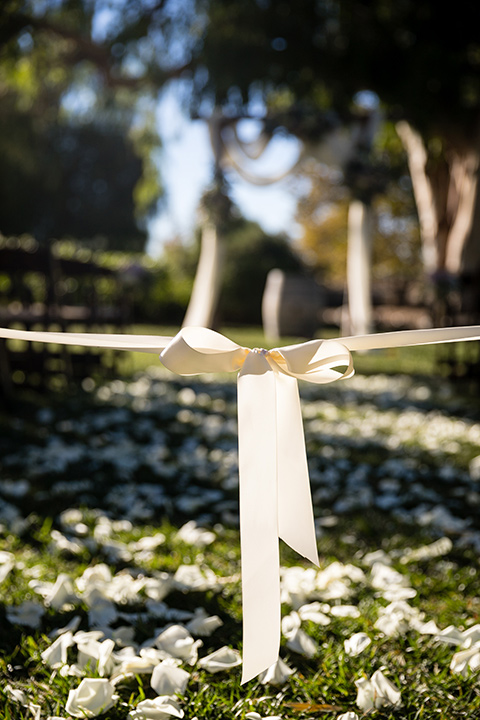 Garden-Wedding-close-up-on-ceremony-decor