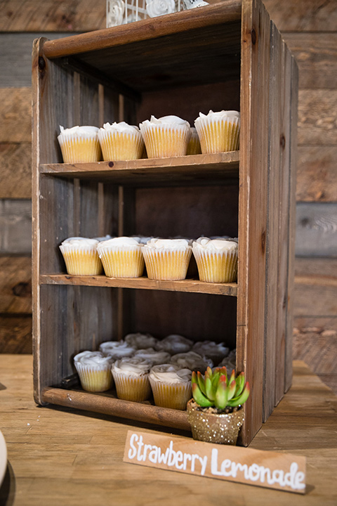 Garden-Wedding-cupcakes