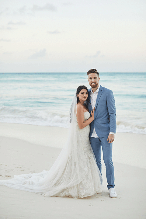 Grand-Firesta-Americana-Coral-Beach-sweetheart-table