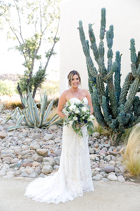 gallaway-downs-wedding-bride-in-a-long-white-lace-gown-with-a-modified-sweetheart-neckline