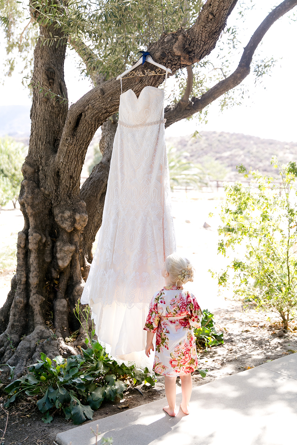 gallaway-downs-wedding-little-girl-by-wedding-gown