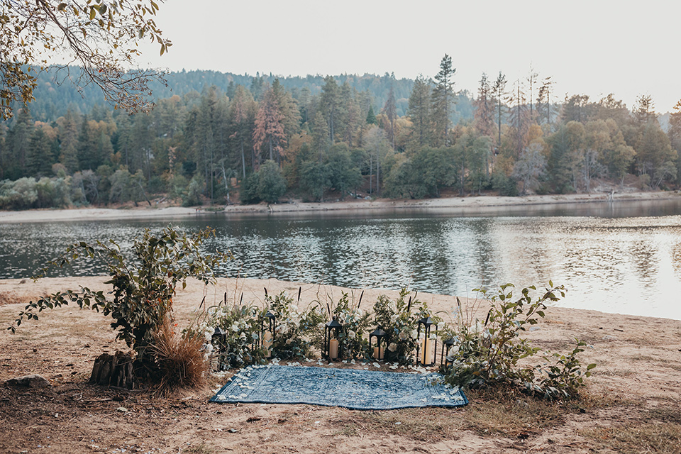 Big-Bear-Elopement-Shoot-ceremony-space-overlooking-the-lake-with-a-simple-boho-blue-styled-rug-and-simple-florals