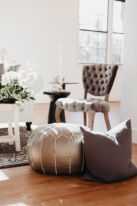 Building-177-Styled-Shoot-pillow-on-the-ground-in-various-grey-shades