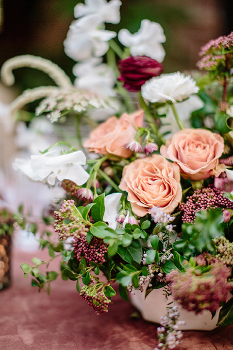 Carondelet-House-wedding-table-florals