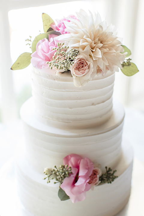 kellogg-house-pomona-wedding-cake-with-white-frosting-and-pink-floral-decor