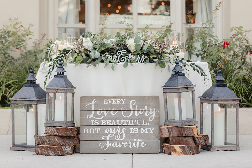 kellogg-house-pomona-wedding-sweetheart-table-with-big-candle-lanterns