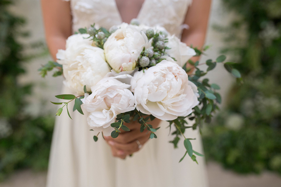 Cooks-Chapel-Shoot-florals-in-white-peonies