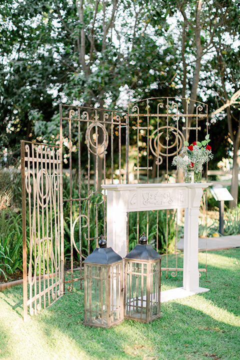 red-barn-wedding-ceremony-decor