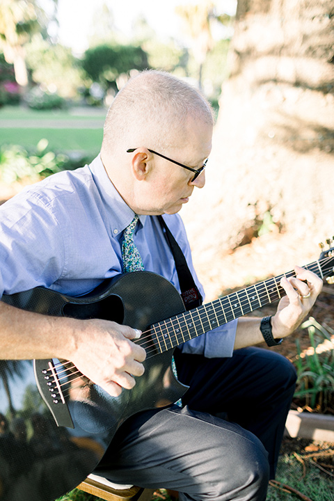 red-barn-wedding-guitar-player