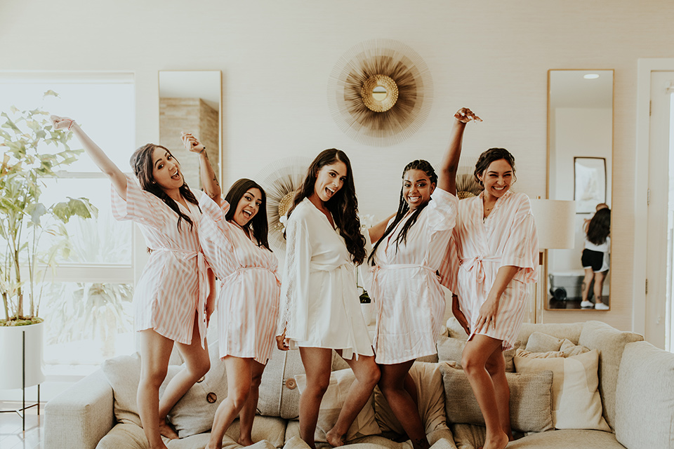 Dragon-point-villa-wedding-bridesmaids-in-robes