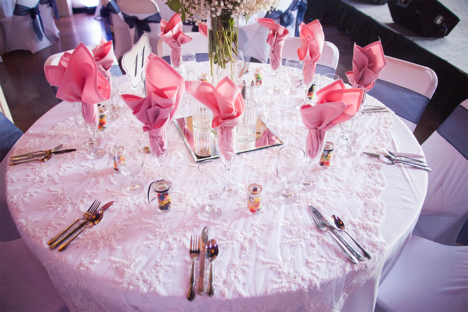 Elements-Venue-presents-wedding-table-set-up