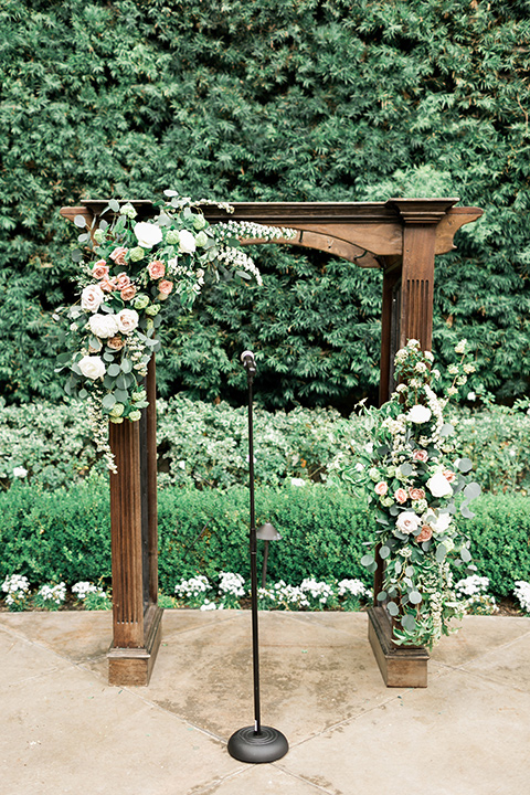 franciscan-gardens-wedding-ceremony-arch