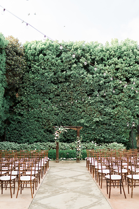 franciscan-gardens-wedding-ceremony-space-with-light-wooden-chairs-and-greenery-all-around