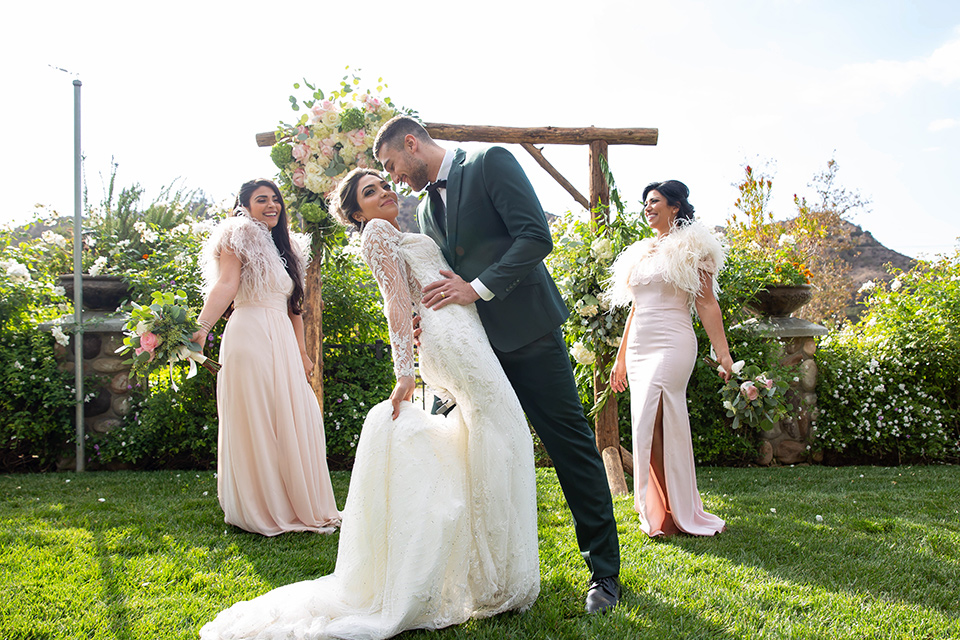 bride and groom with their bridalparty