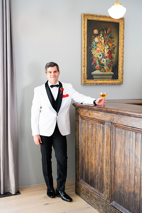 I-love-lucy-shoot-groom-standing-at-bar-in-a-white-and-black-tuxedo