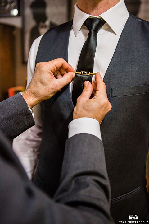 twin-oaks-weddings-groom-close-up