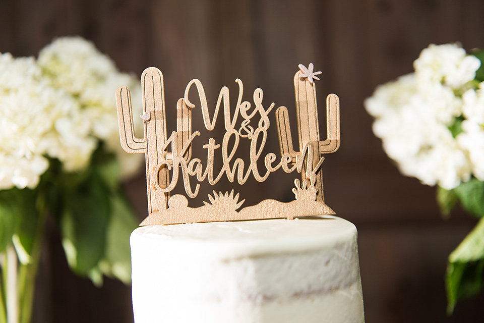 tanque-verde-ranch-arizona-wedding-cake-with-a-wooden-cacti-topper