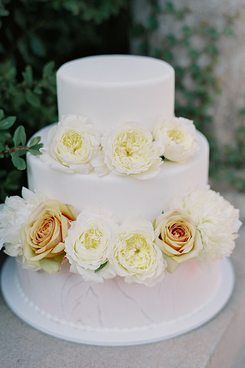 Kimberly-crest-house-shoot-cake-with-white-fondant-with-yellow-flowers