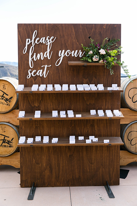  wooden piece with white table cards 