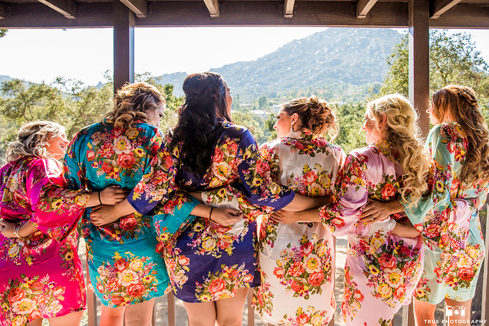 mount-woodson-castle-bride-and-bridesmaids-in-robes