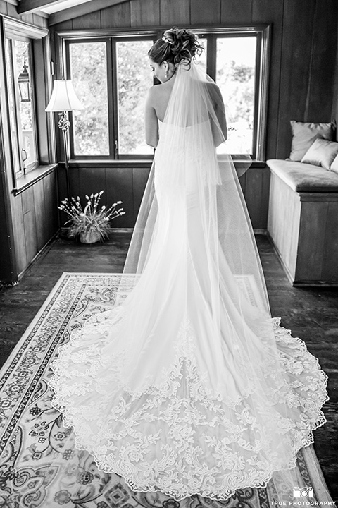 mount-woodson-castle-bride-in-a-lace-strapless-gown-with-a-sweetheart-neckline