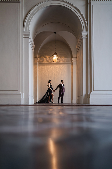 Maternity-workshop-mother-and-father-walking