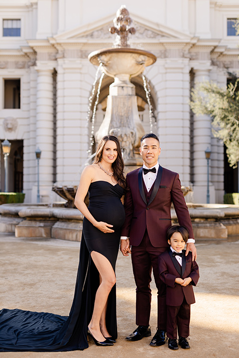 Maternity-workshop-whole-family-smiling-at-camera