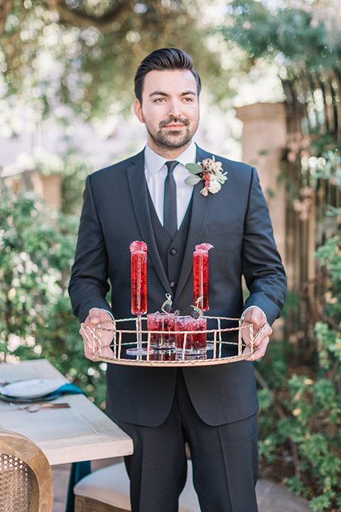 Maxwell-House-Shoot-groom-holding-drinks